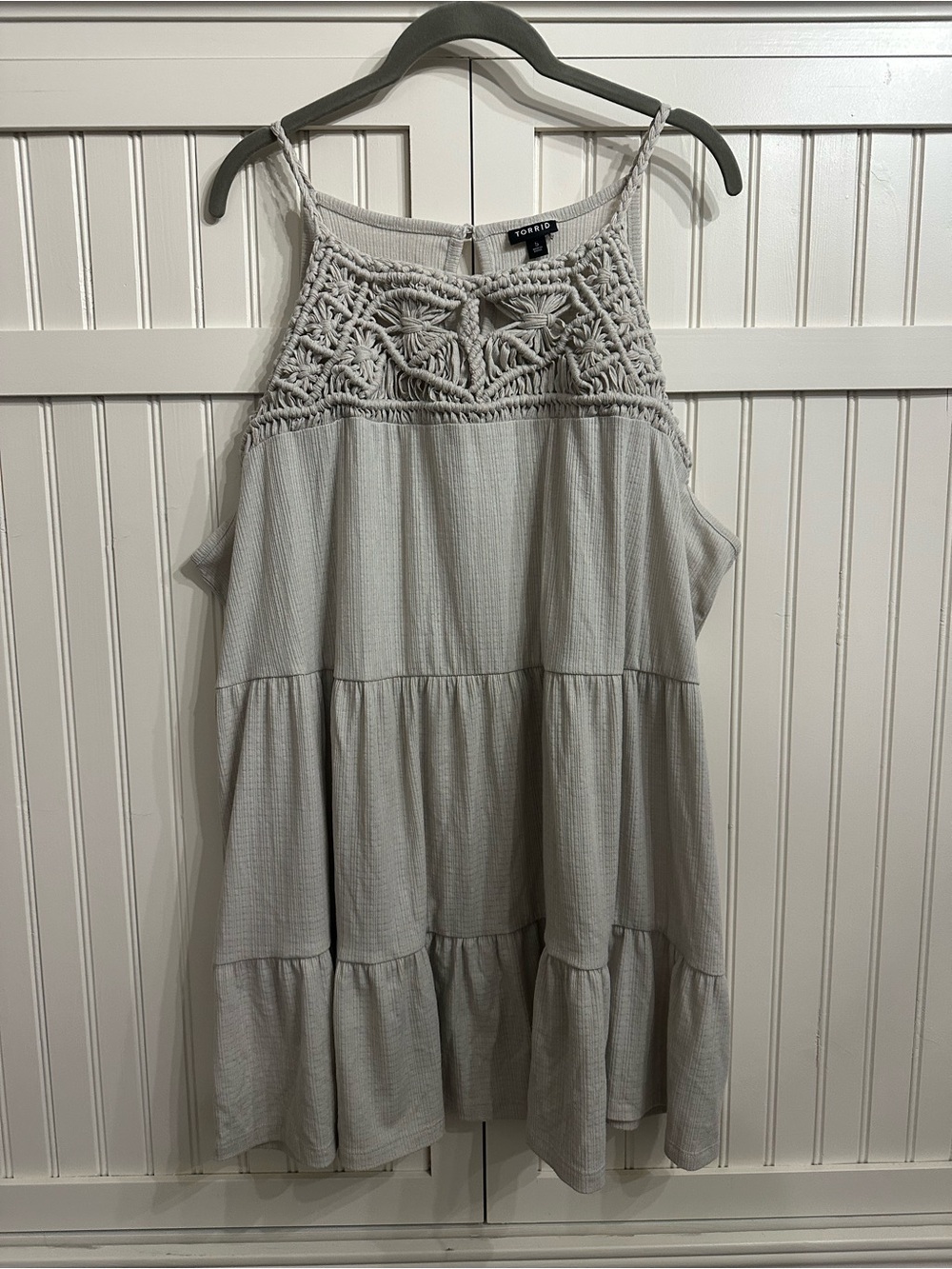 torrid light gray crochet yoke tiered cami tank Size 5XL